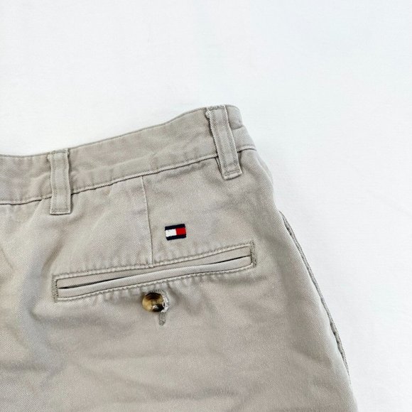 Tommy Hilfiger Shorts Mens 30 Grey Chino Flat Front Casual Outdoor Preppy Y2K - Picture 7 of 8